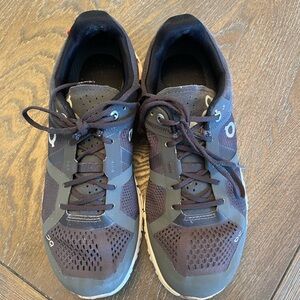 On cloud tennis shoes